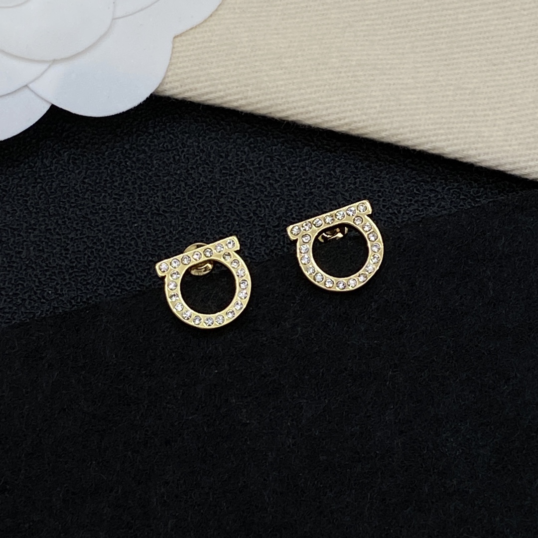 [TOP] Ferragamo Earrings - 3 Color