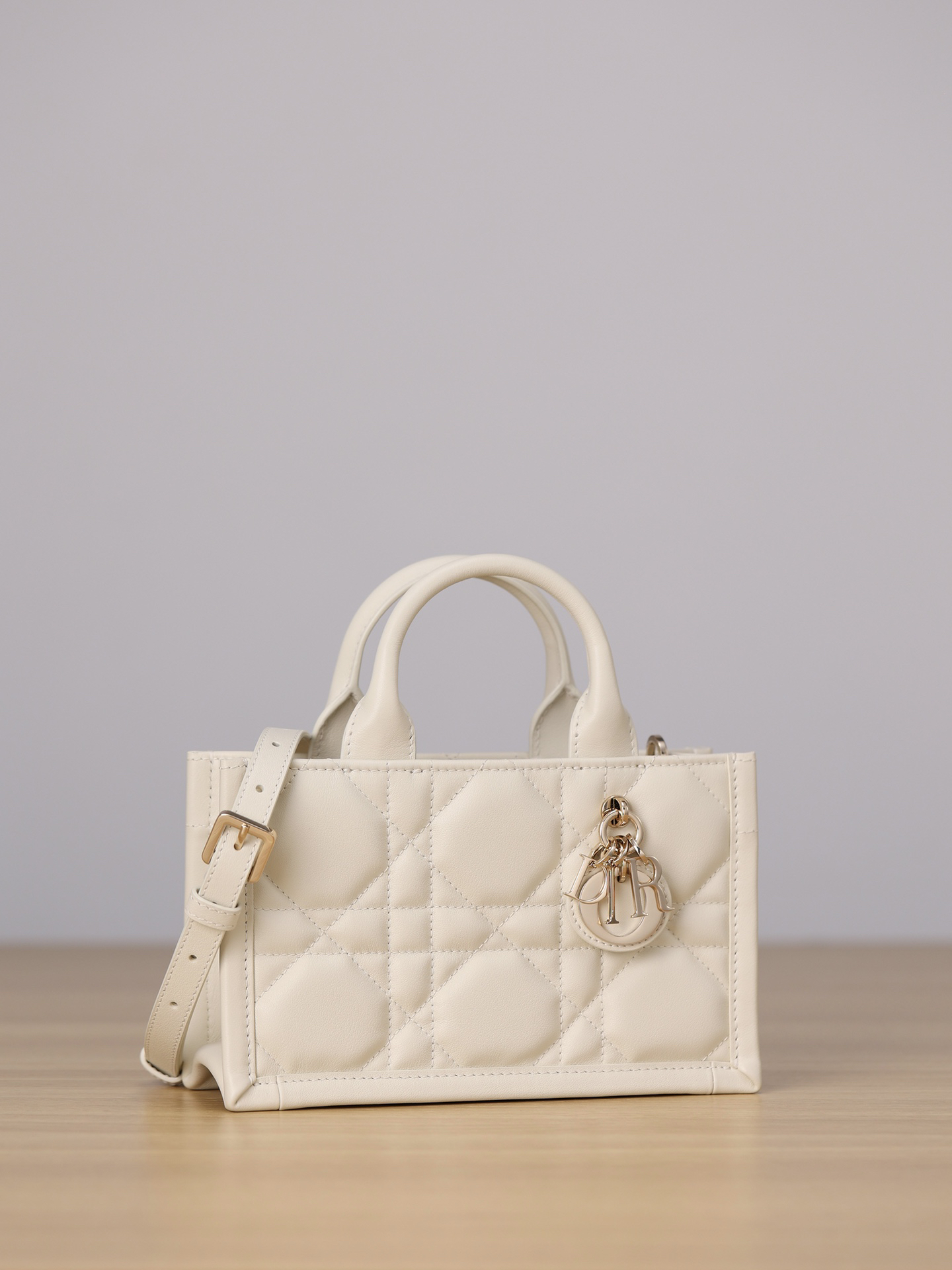 [TOP] Christian Dior Book Tote 21.5x13x7.5cm - White