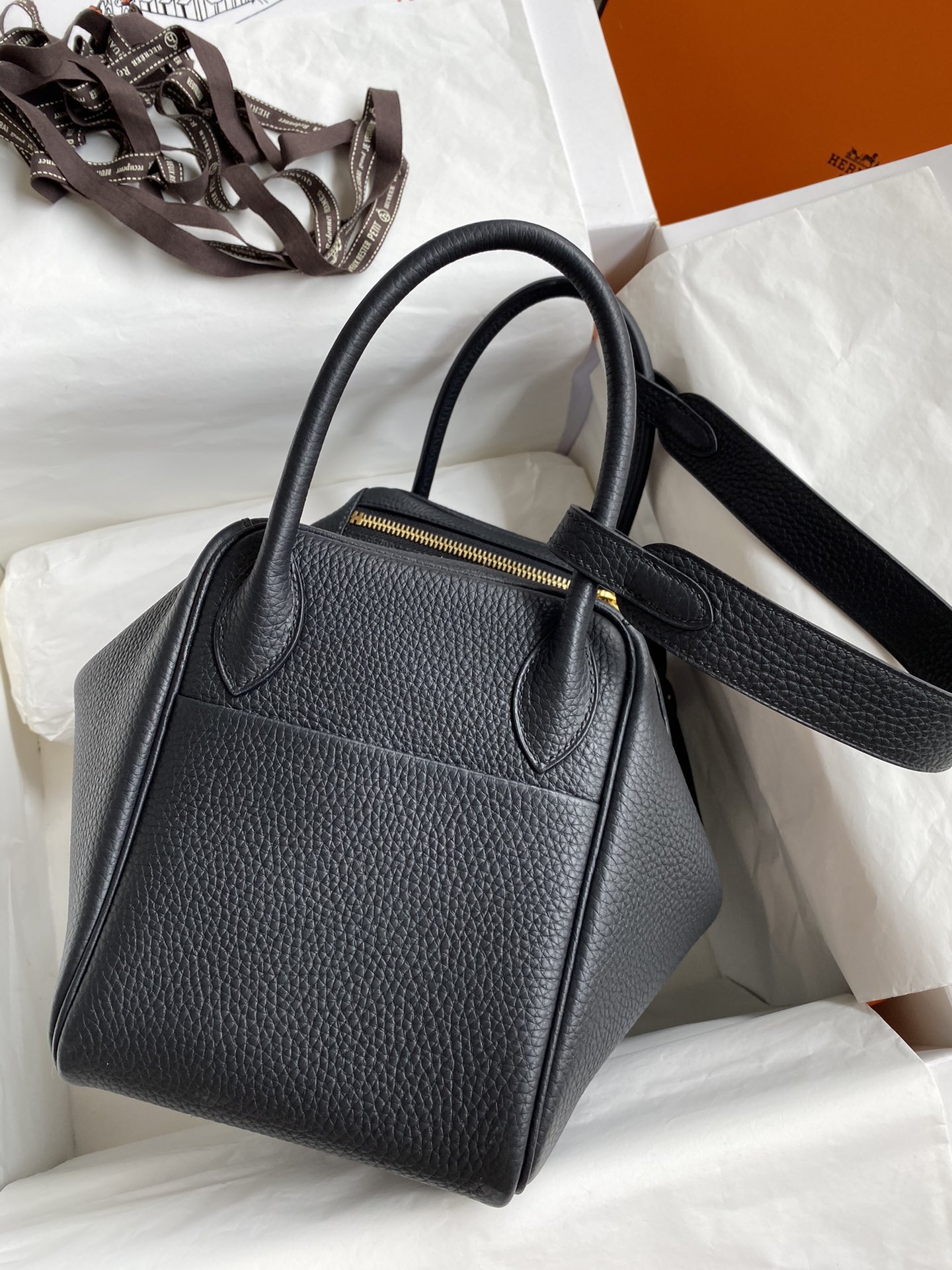 [TOP] HERMES Lindy Taurillon Clemence Leather 30 CM - Black - SHW/GHW - 711 Luxury