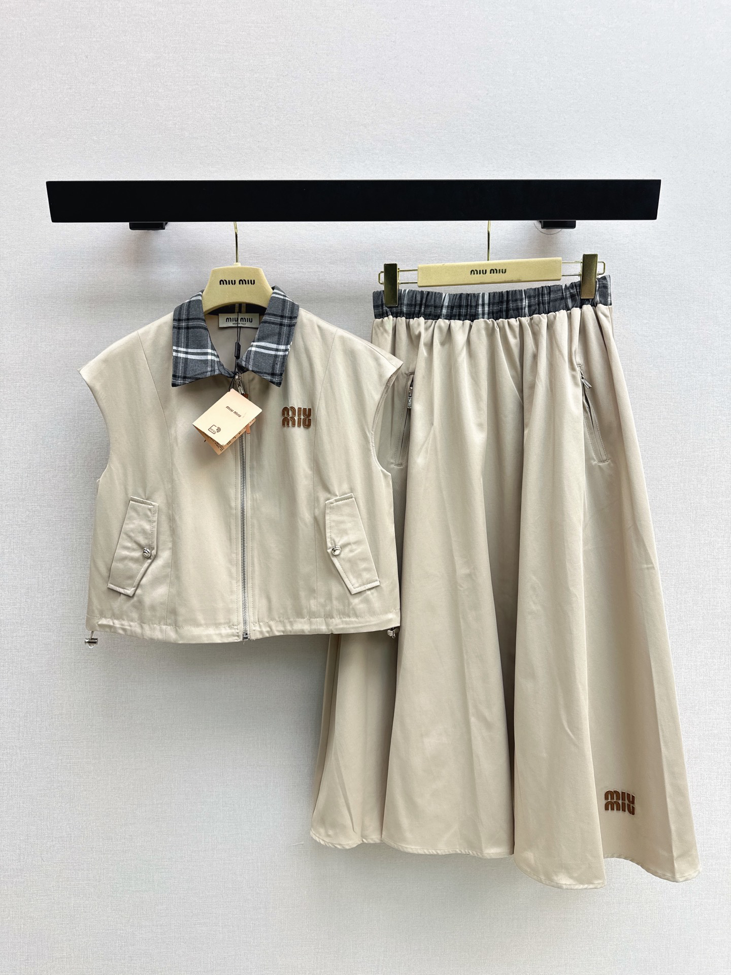 [TOP] Miu Miu Vest + Skirt Set - Beige