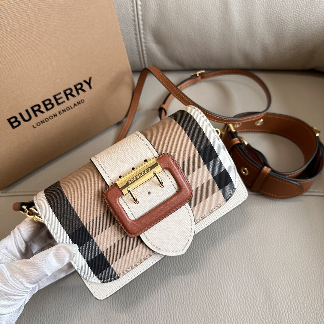 [TOP] BURBERRY The Buckle Bag 19.5x5x12cm - Khaki and White - 711 Luxury