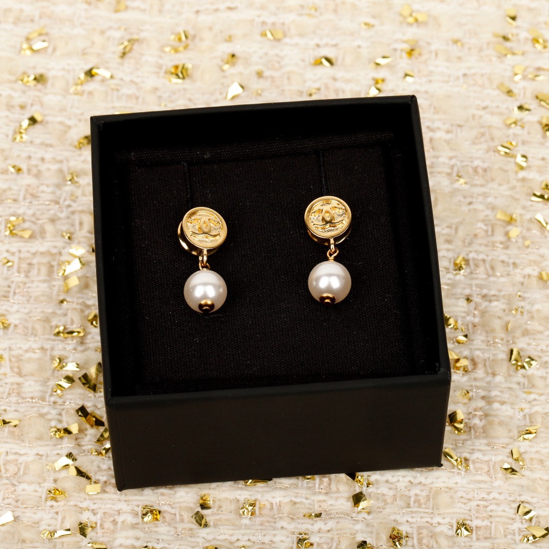 [TOP] CHANEL Earrings - Gold