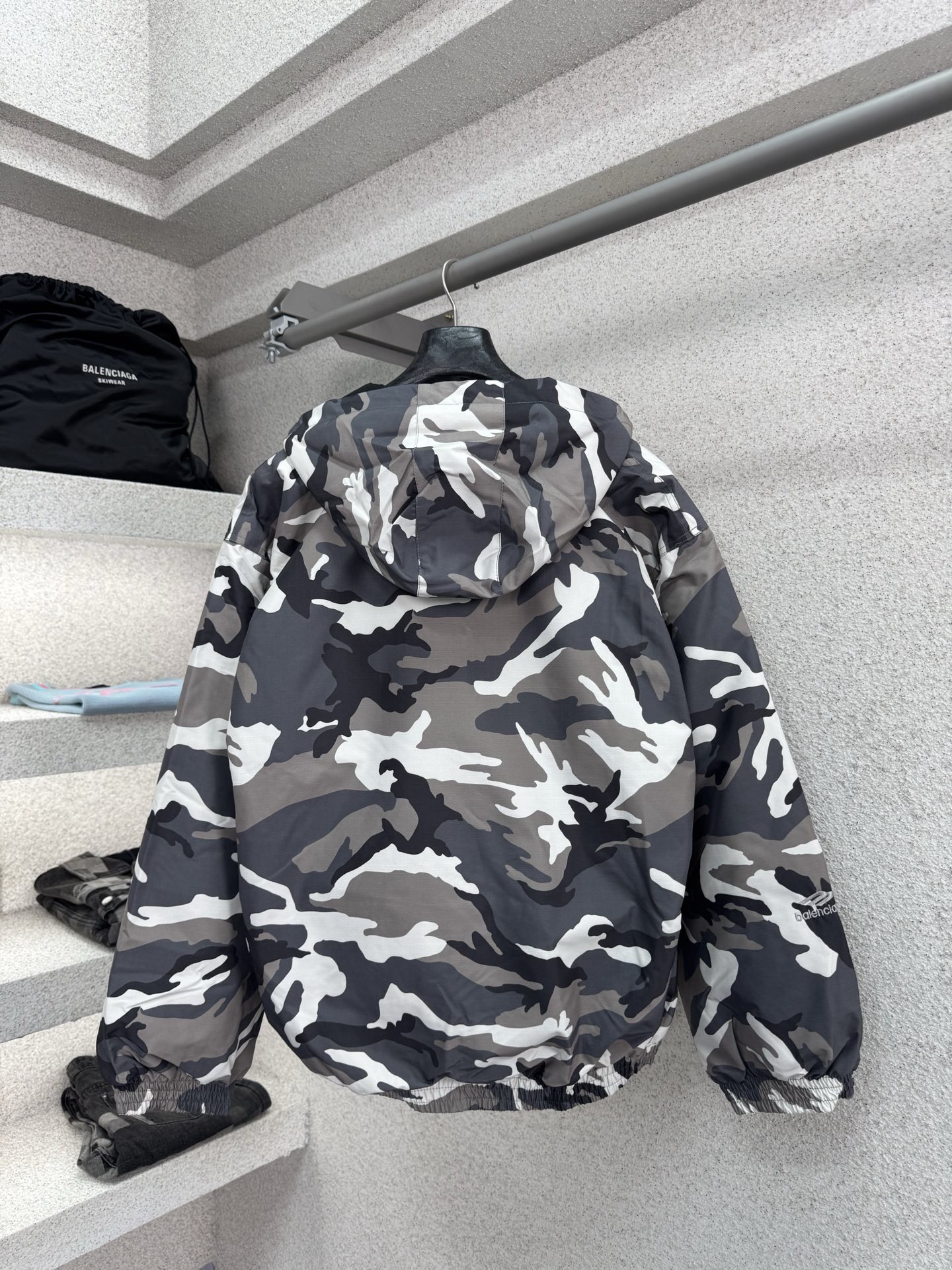 [TOP] BALENCIAGA Camouflage Hooded Shell Jacket - 711 Luxury