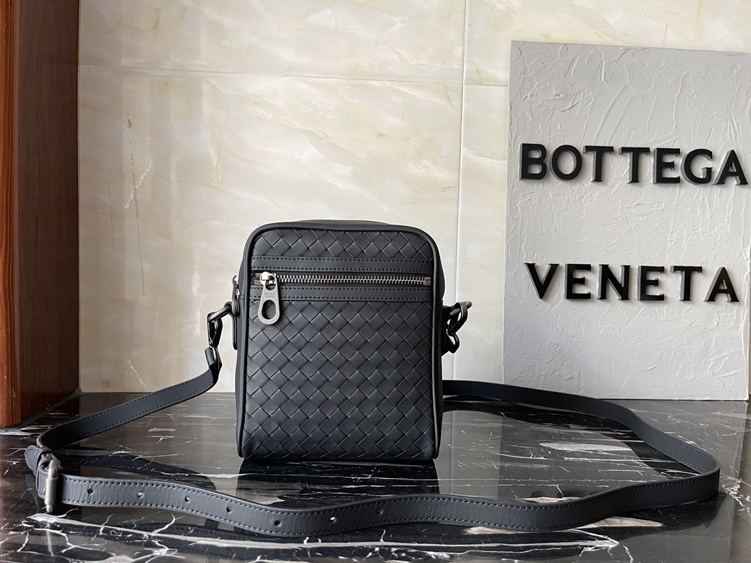 [TOP] Bottega Veneta BV Men's Cowhide Shoulder Bag 16x18x6cm - Black - 711 Luxury