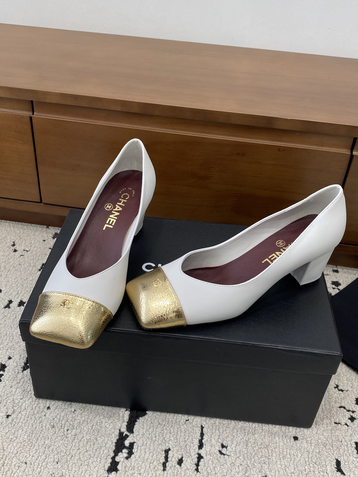 [TOP] CHANEL Pumps - White - 711 Luxury