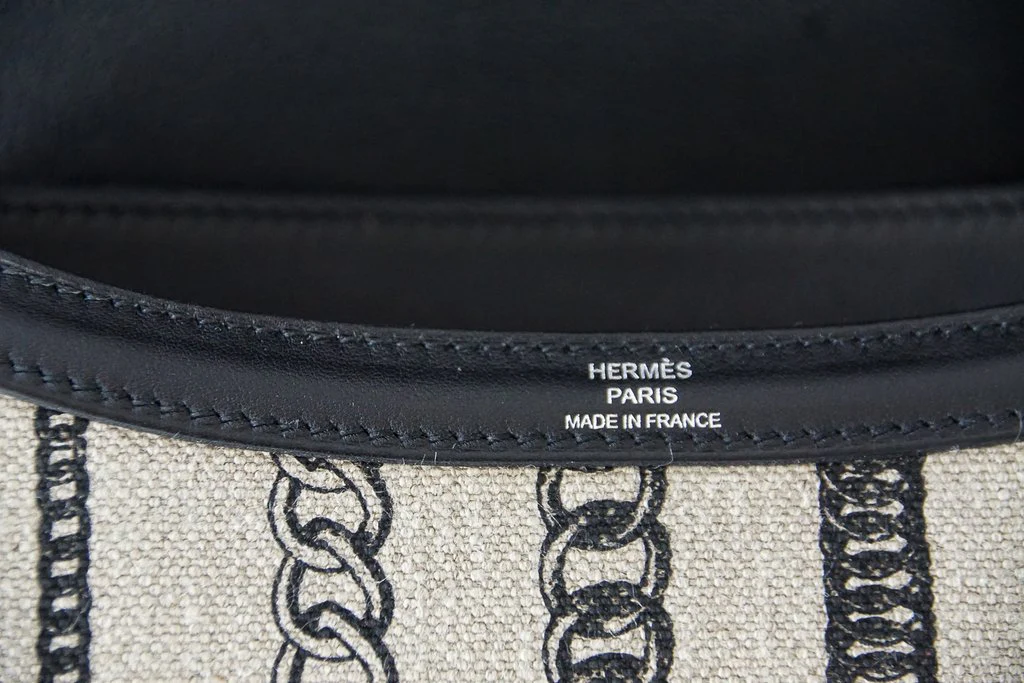 [TOP] HERMES Constance 24 Limited Edition Dechainee Bag 24x15x5cm - Anemone & Black