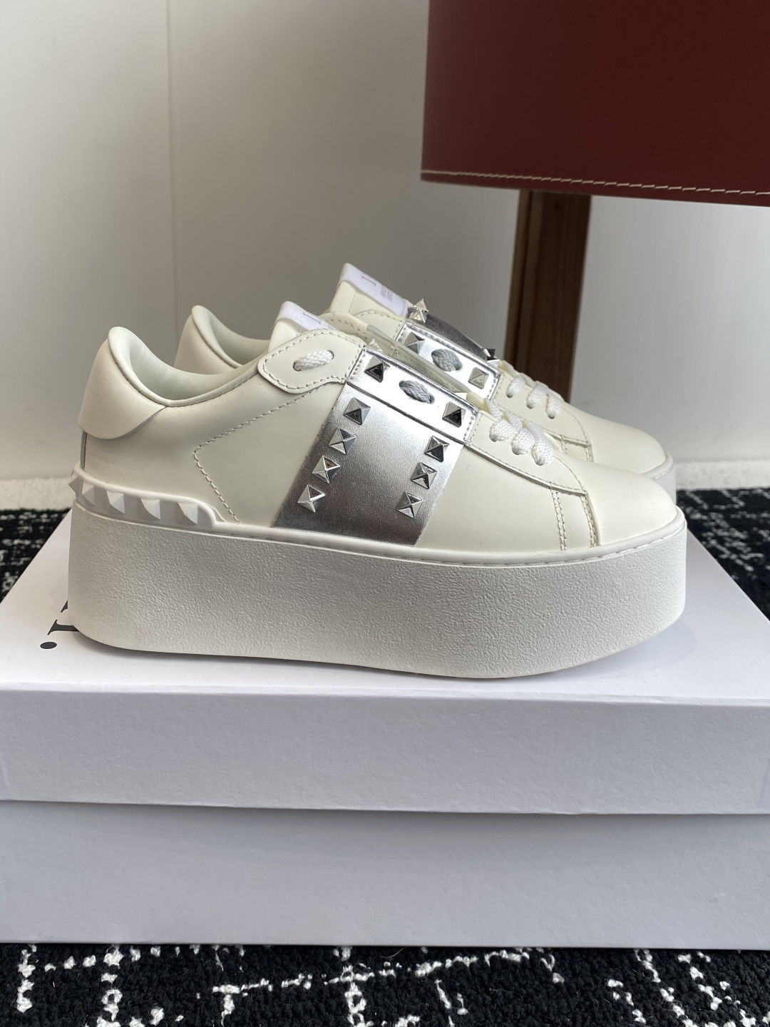 [TOP] VALENTINO Sneaker  - White - 711 Luxury