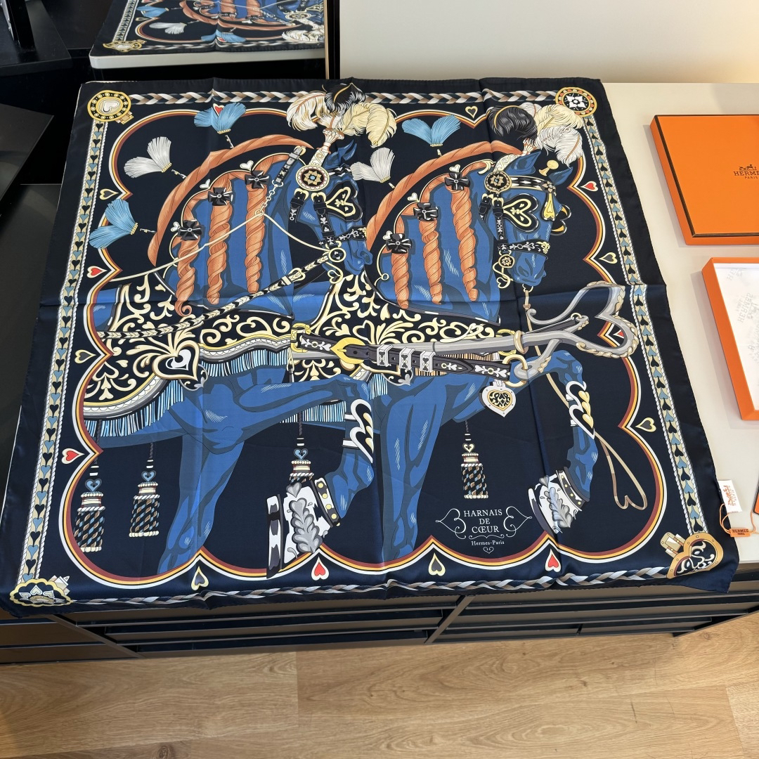 [TOP] HERMES Silk  Scarf  90x90cm - Black - 711 Luxury