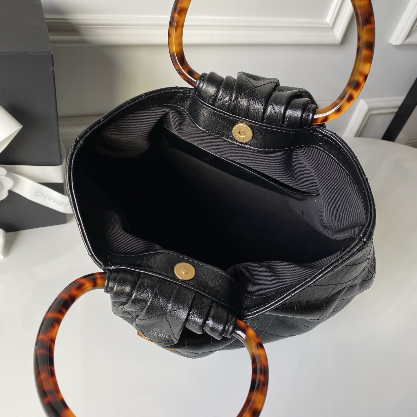 [TOP] CHANEL Pouch Bag Lambskin 18x24x12cm/26x32x14cm - Black