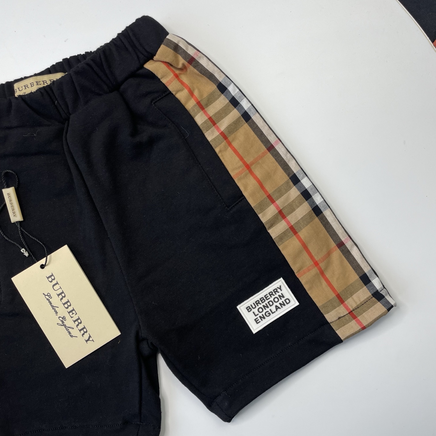 Burberry Unisex Kids Black Vintage Check Side Panel French Terry Elastic Waist Casual Shorts Boys Girls Sizes 100-150, Kids Sweat Shorts