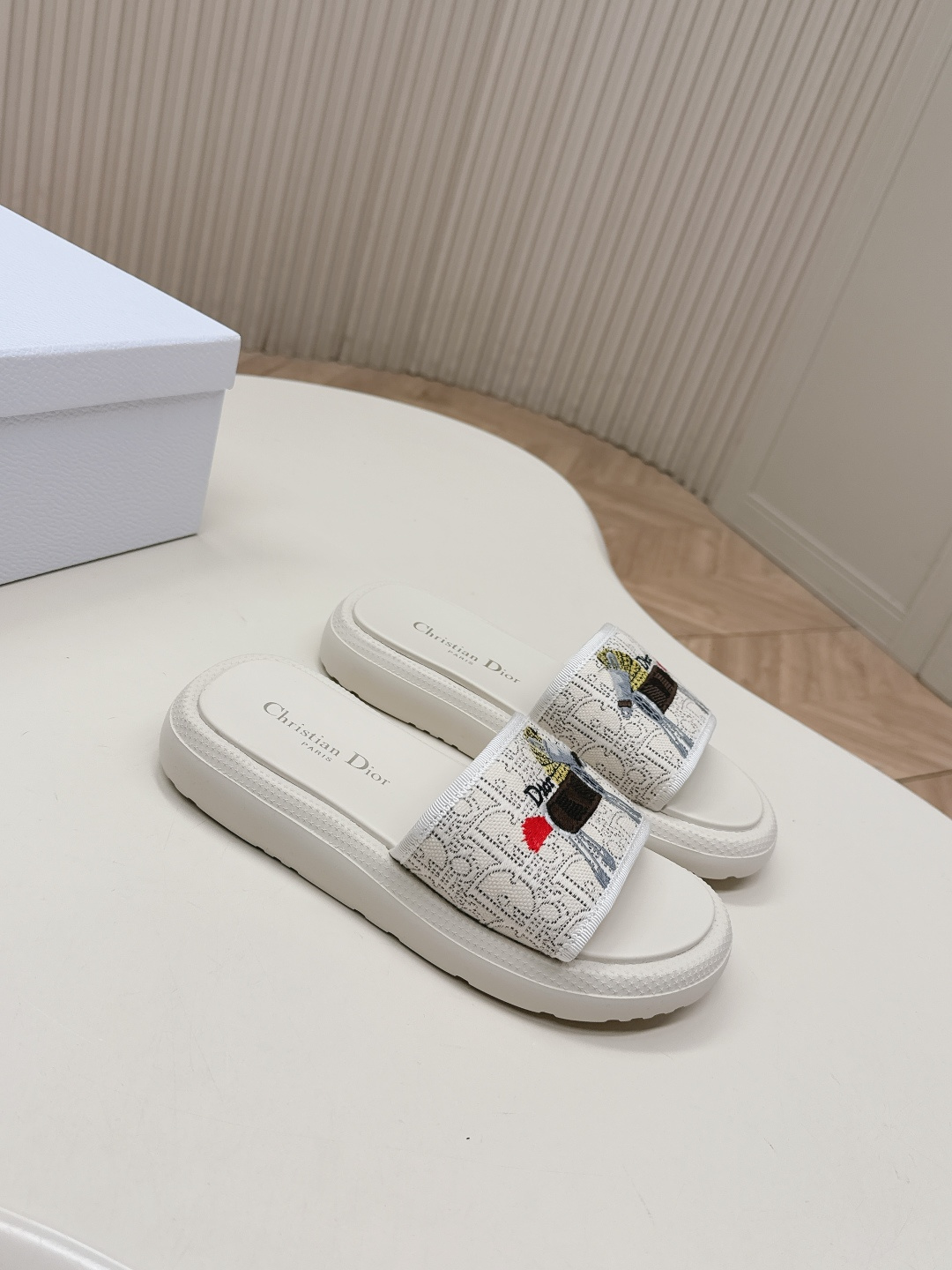 [TOP] Christian Dior Slippers - White