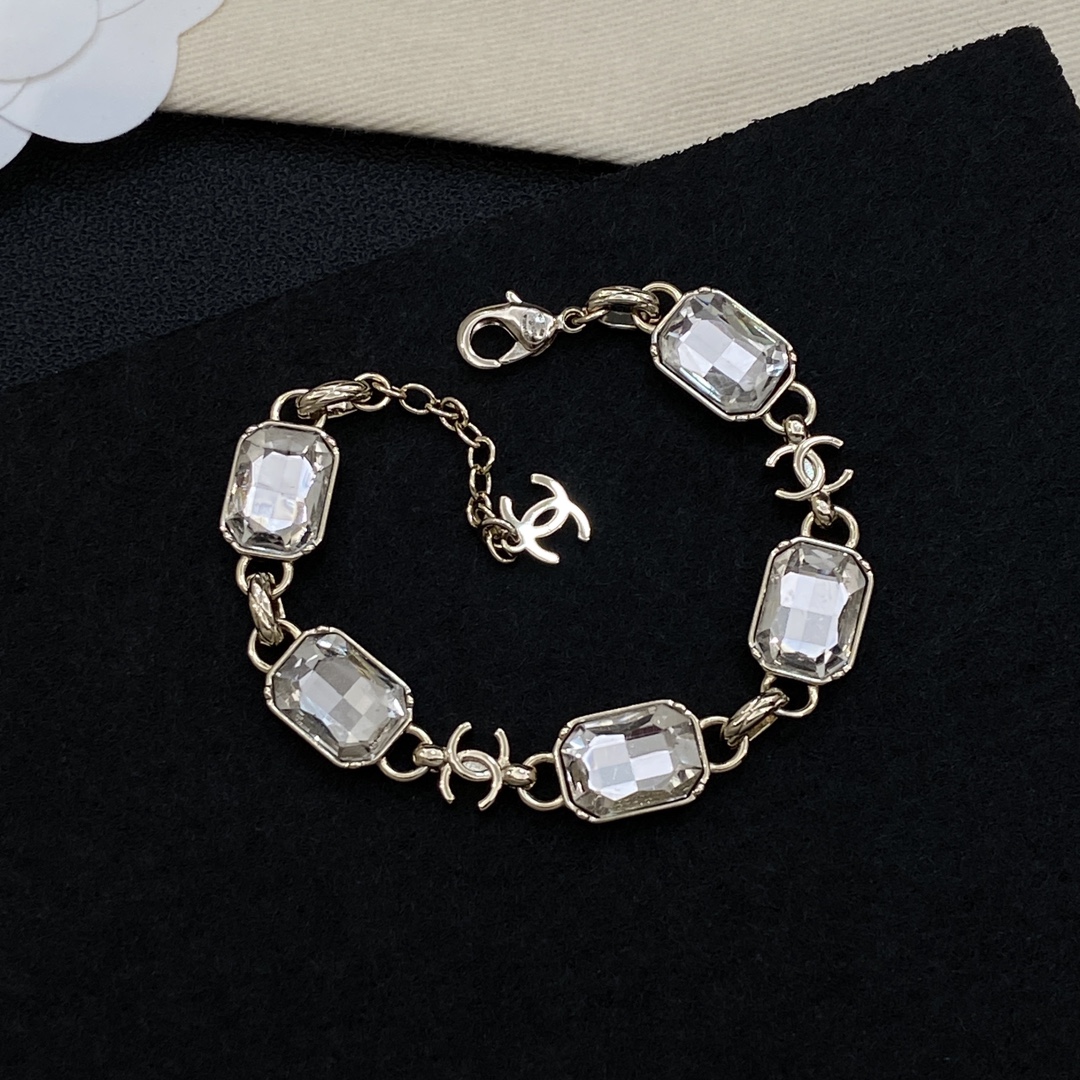[TOP] CHANEL Bracelet - Gold