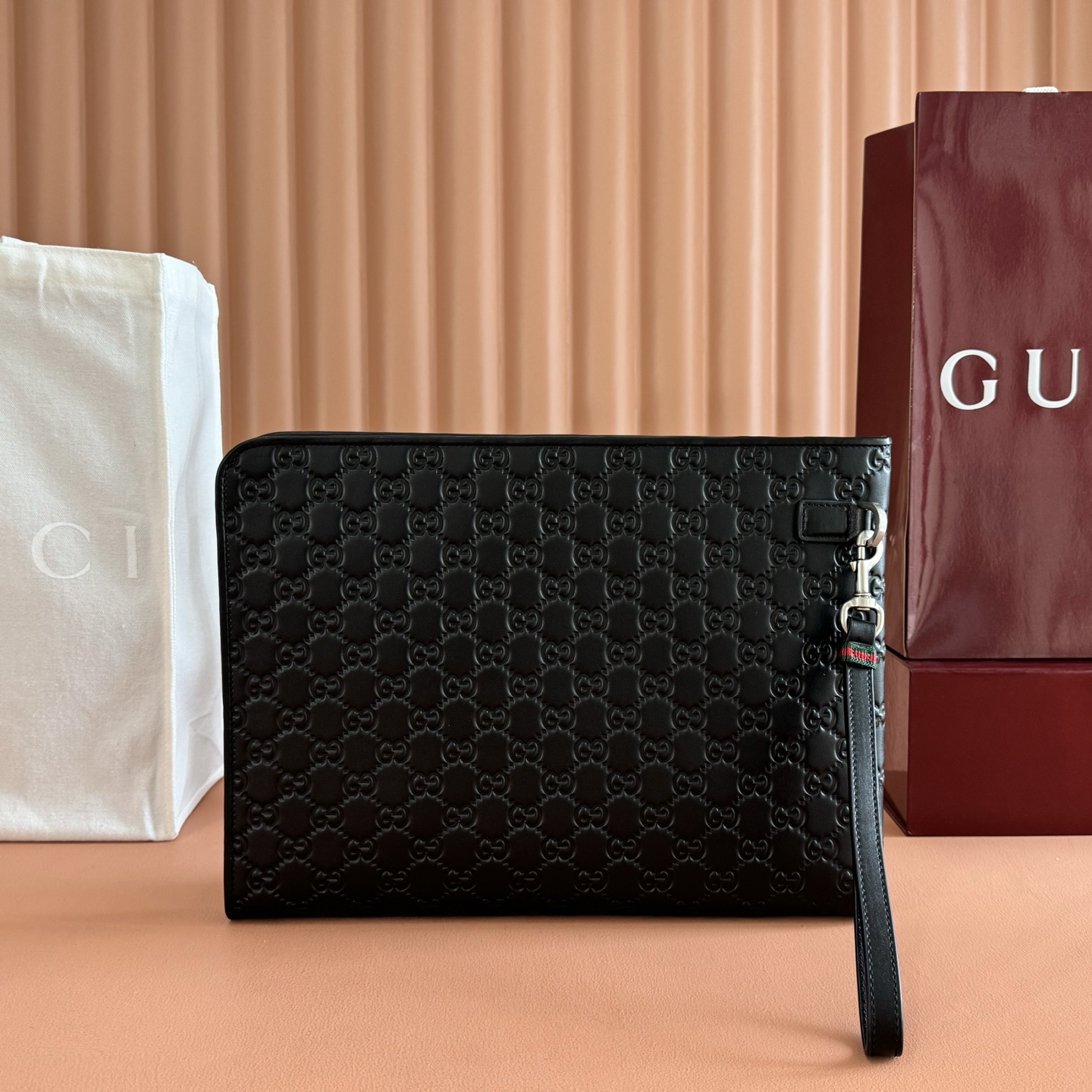 [TOP] GUCCI GG Emblem Bag 30 x 22 x 2.5 cm - Black - 711 Luxury