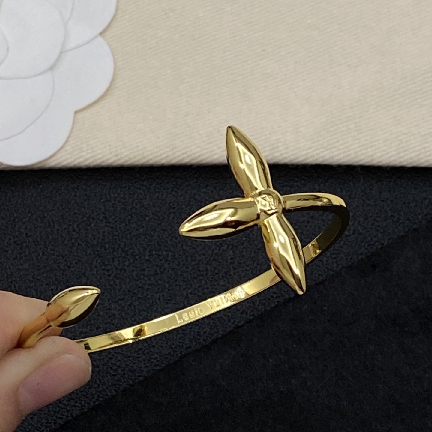 [TOP] Louis Vuitton LV Bracelet - Gold - 711 Luxury