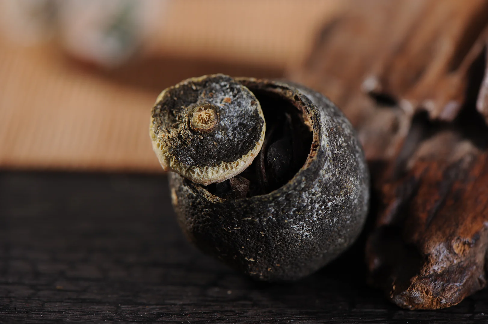 Fuding Shou Mei White Tea in King Orange