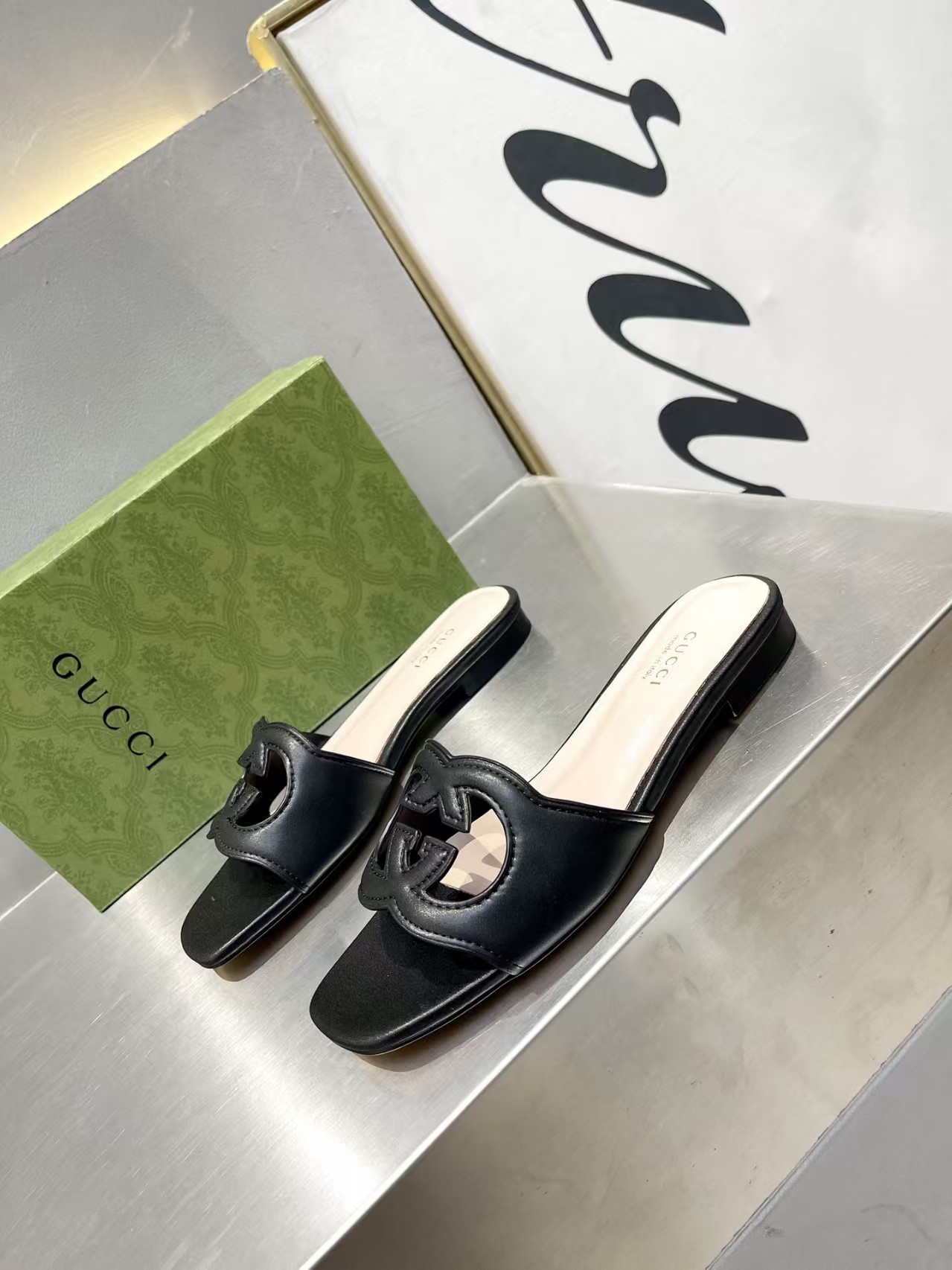 [TOP] GUCCI Double G Slippers - Black - 711 Luxury