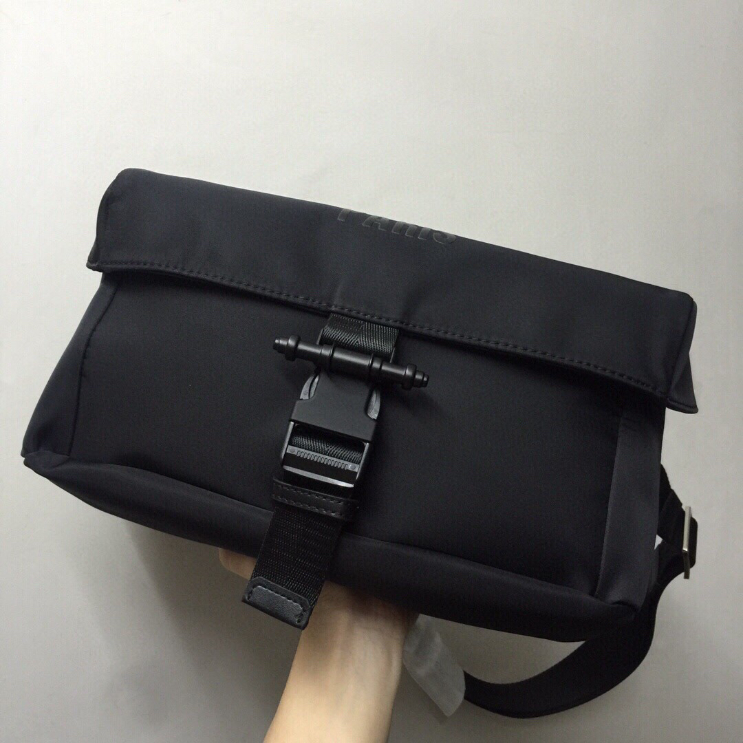 [TOP] GIVENCHY Crossbody Bag  - Black