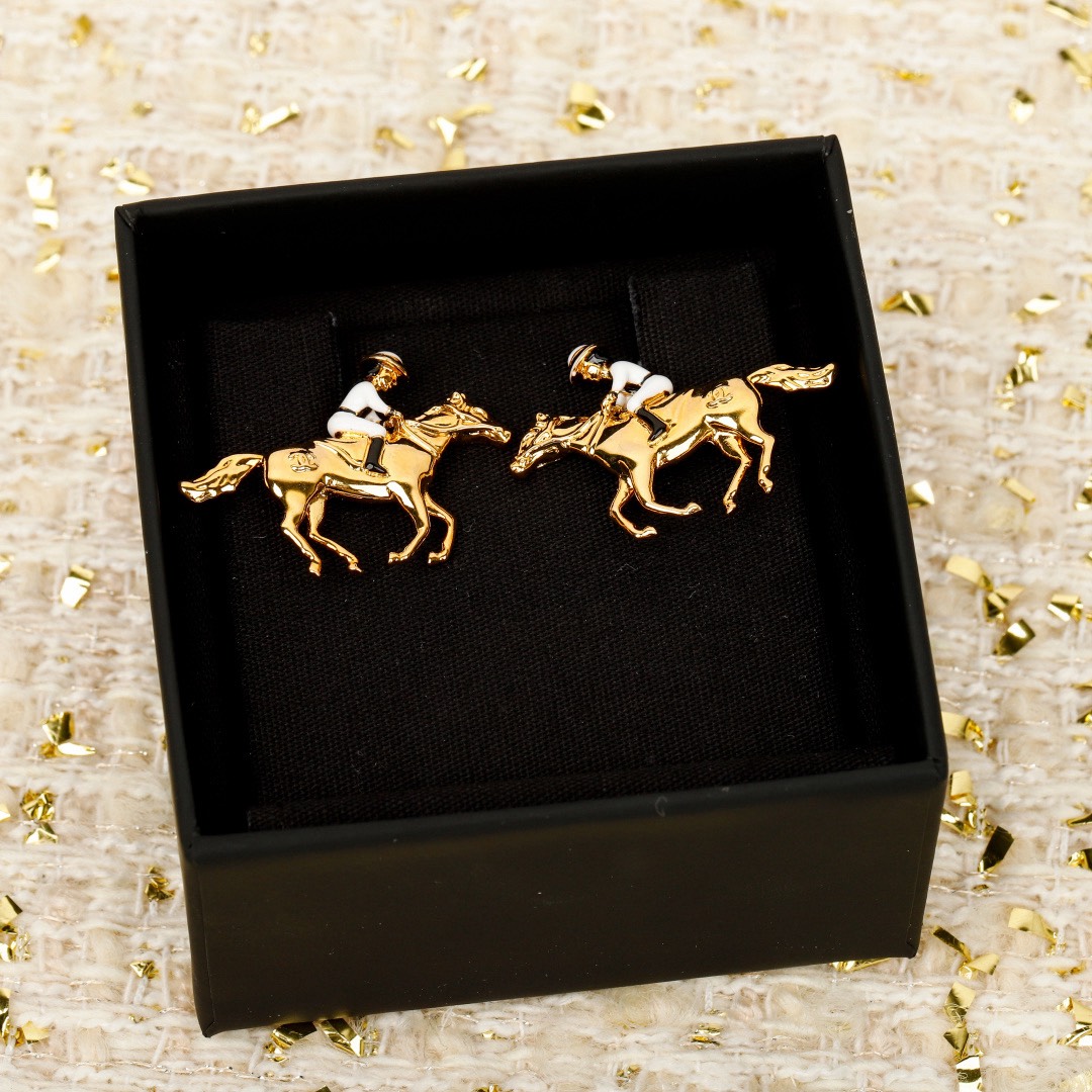 [TOP] CHANEL Earrings - Gold