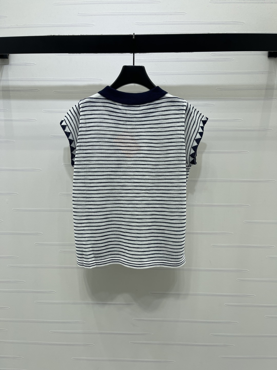 [TOP] Miu Miu Knit Top - White and Black - 711 Luxury