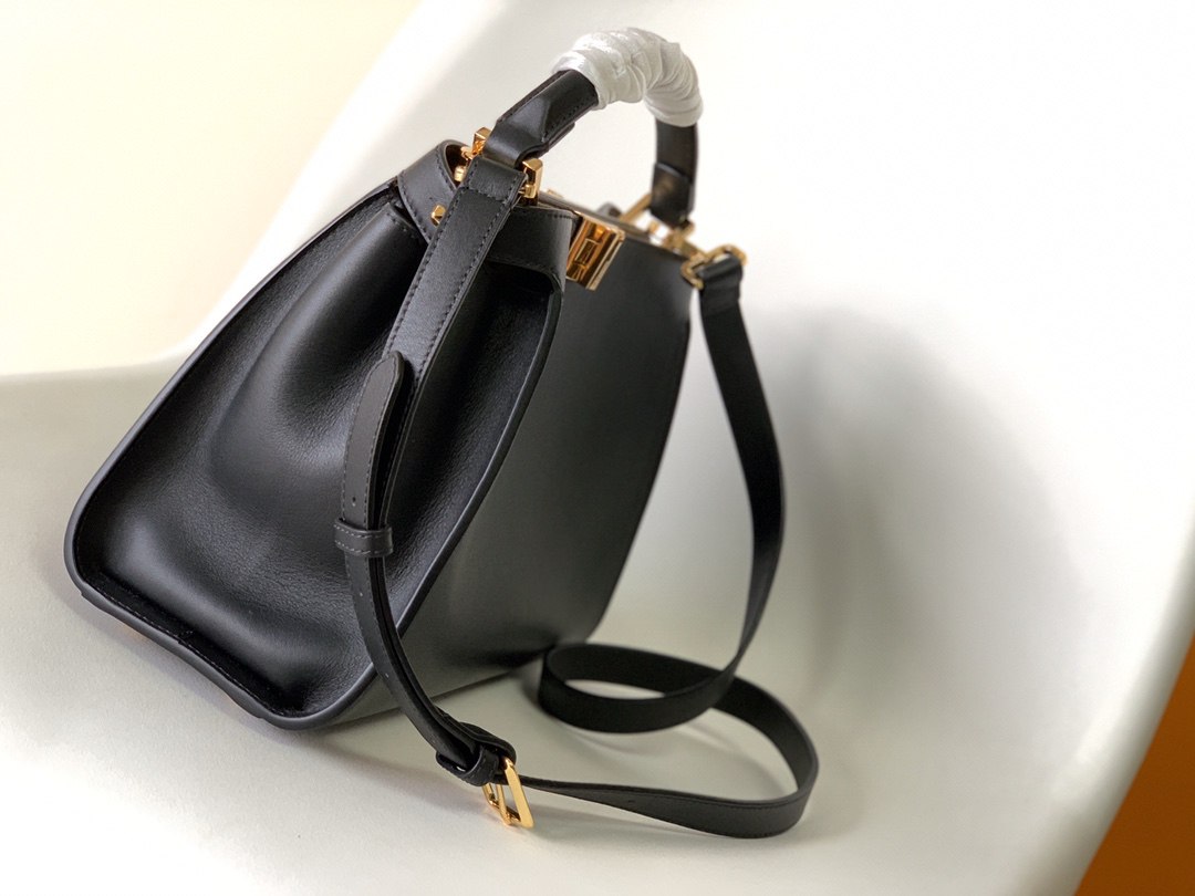 [TOP] FENDI Peekaboo Essential Bag Cowhide 27x8x19cm - Black - 711 Luxury