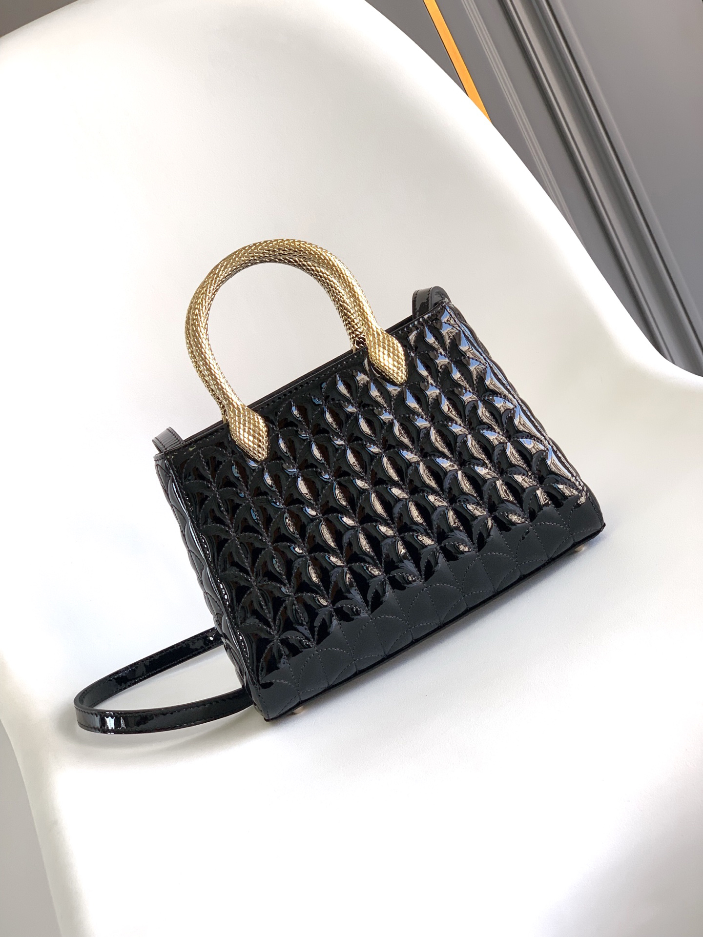 [TOP] BVLGARI Serpentine Duo Tote Bag Patent Leather 21.5x15x6cm - Black - 711 Luxury