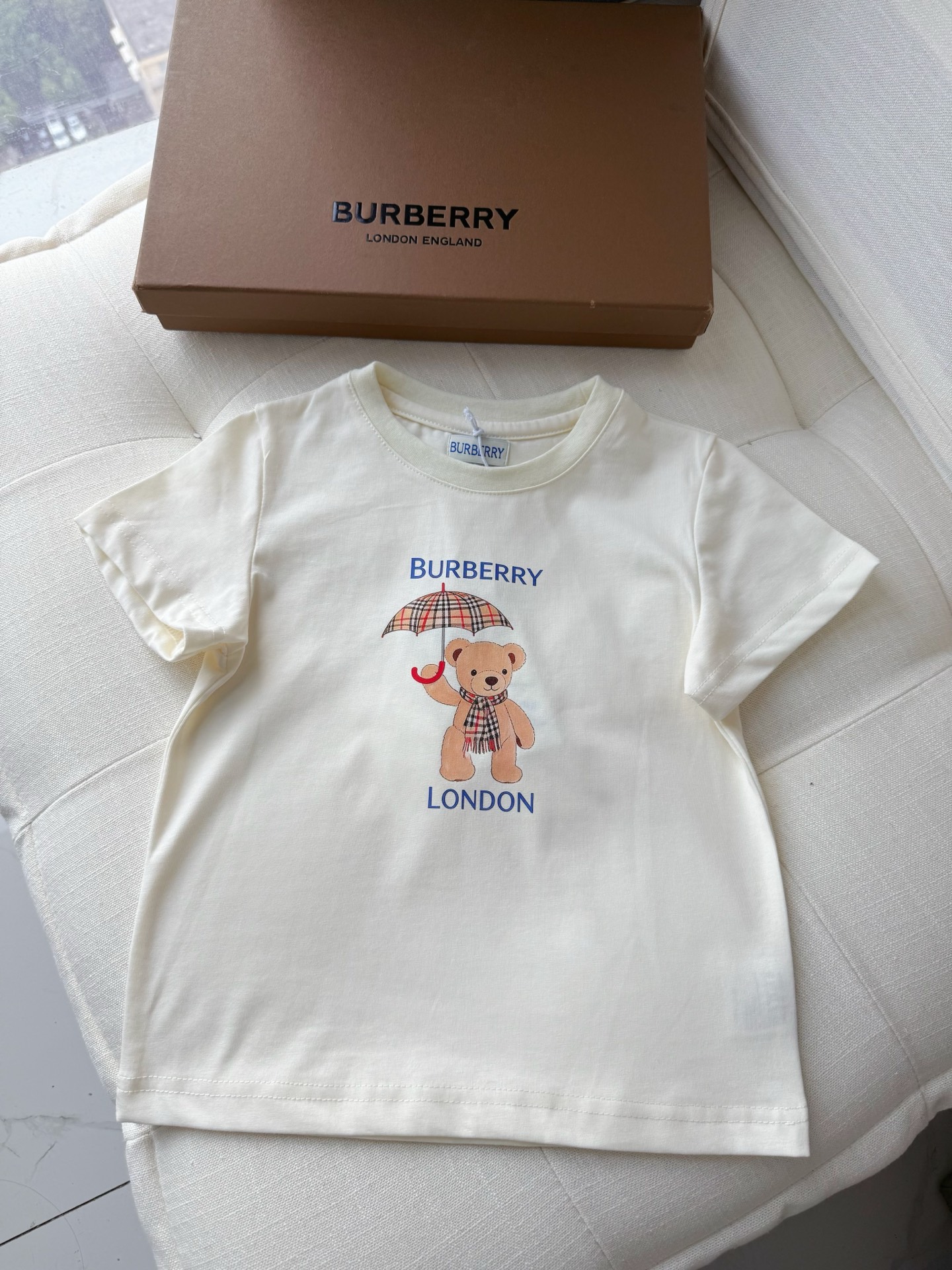 Burberry Unisex Kids Cream Teddy Bear Umbrella London Print Crew Neck Cotton Short Sleeve T-Shirt Boys Girls Sizes 68-160