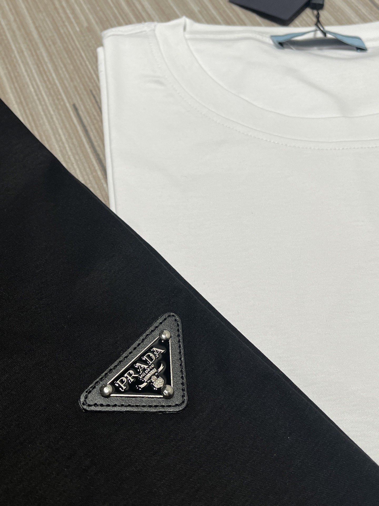 [TOP] PRADA Men's/Women's Logo T-Shirt - Black/White