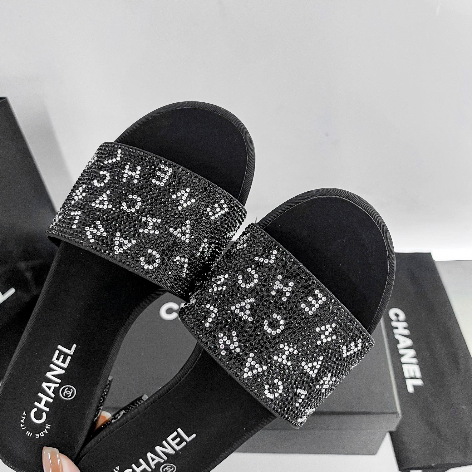 [TOP] CHANEL Sandal - Black