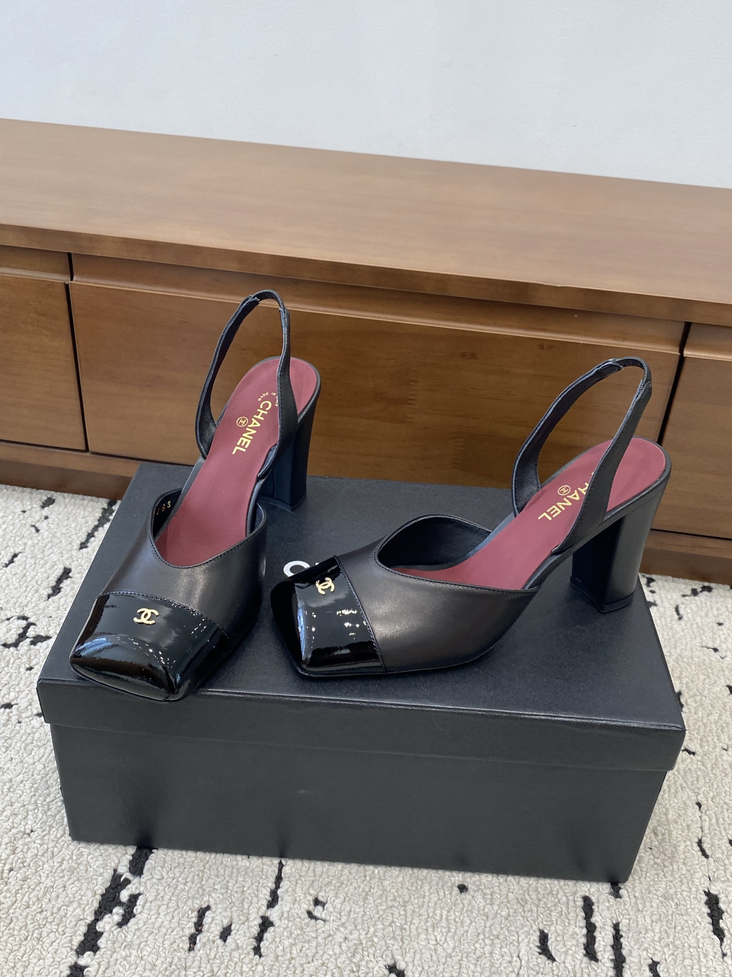 [TOP] CHANEL Mules - Black - 711 Luxury