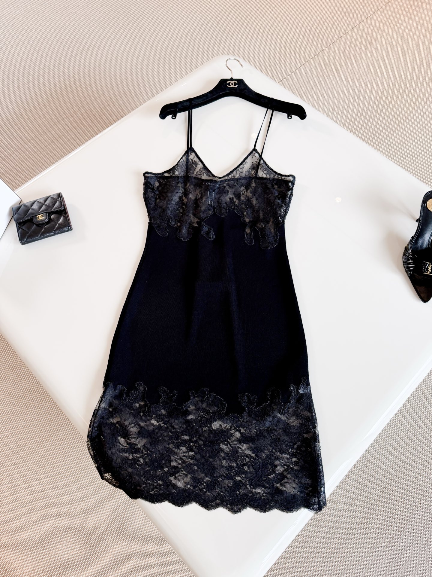 Chanel Three-color Hollow Floral Lace Patchwork Knit Dress #389605