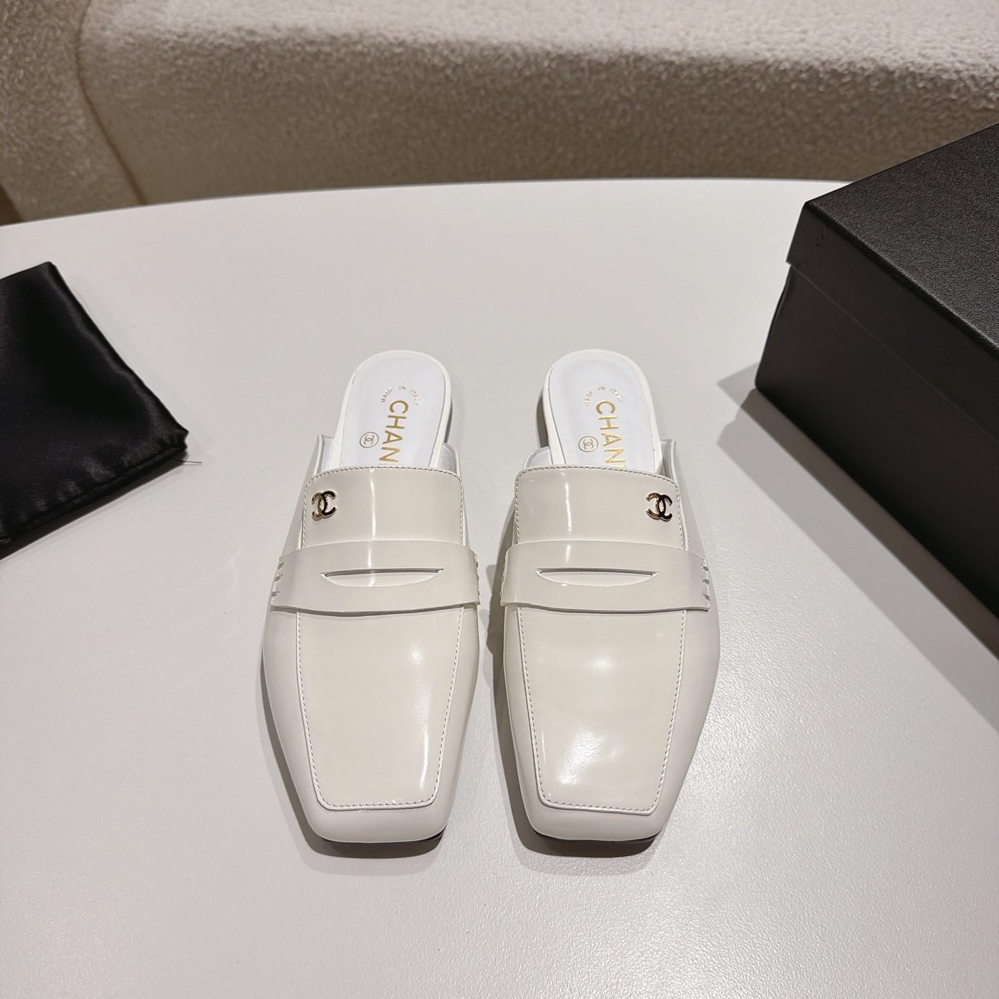 [TOP] CHANEL Cowhide Slippers - White - 711 Luxury