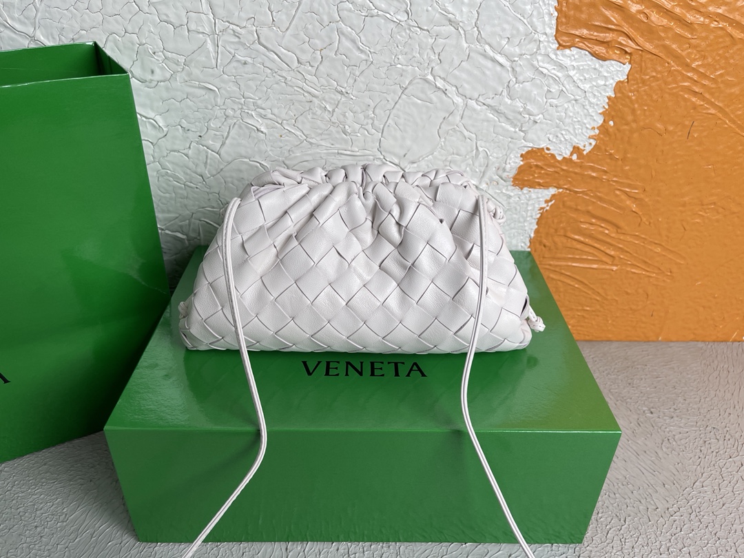 [TOP] Bottega Veneta BV The Pouch Bag 22x13x7cm - White - 711 Luxury