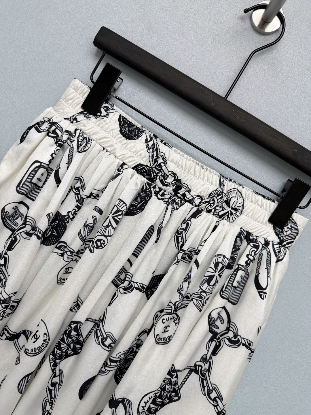[TOP] CHANEL  Printed Pants - White - 711 Luxury