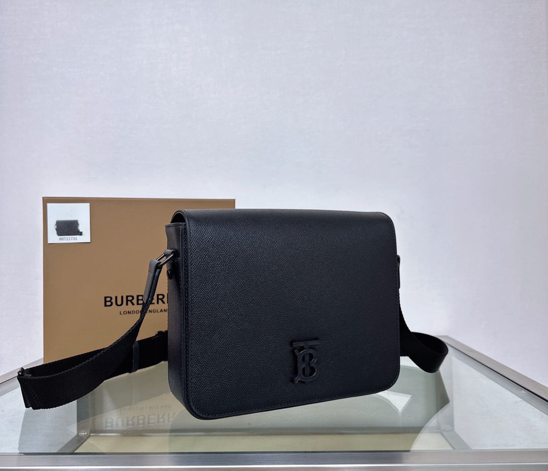 [TOP] BURBERRY Messenger Bag Cowhide 25.5 × 6.5 x 21.5cm - Black - 711 Luxury