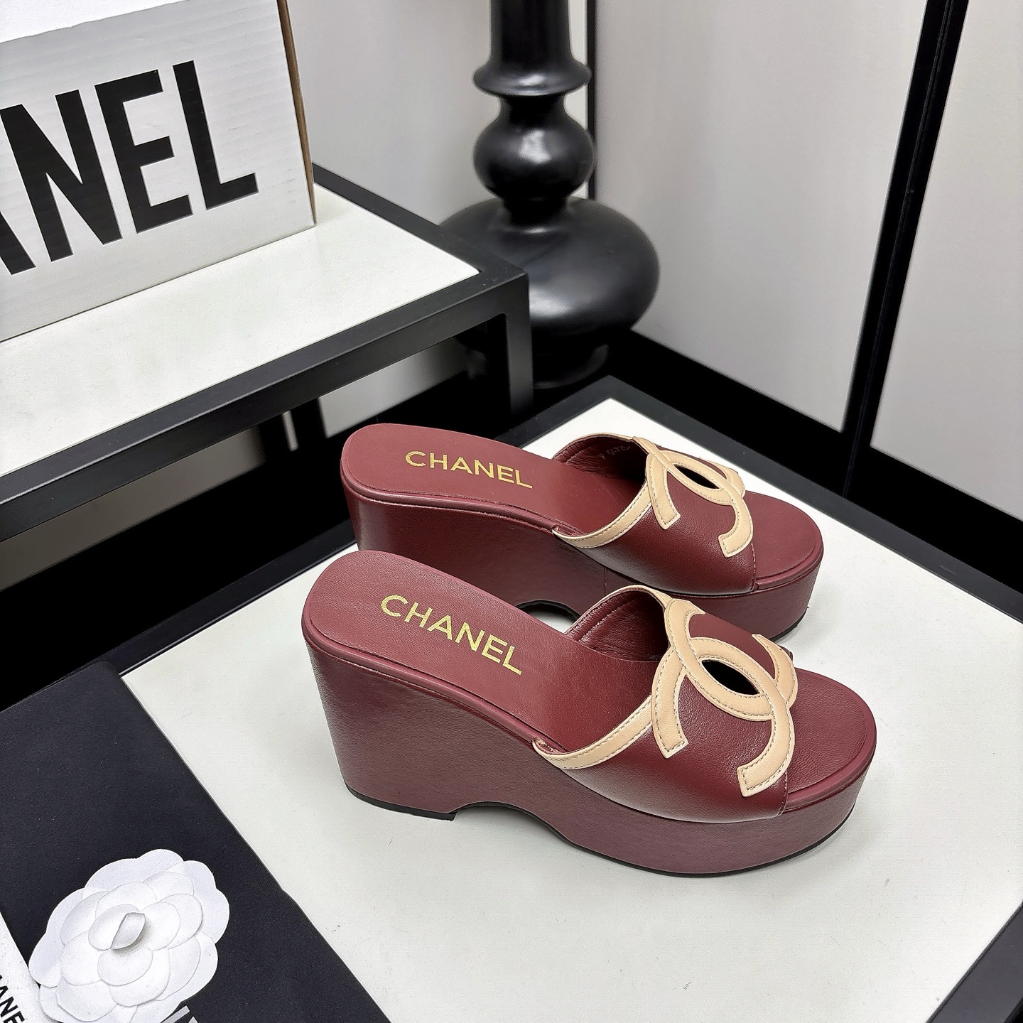 [TOP] CHANEL Slippers - Dark Red - 711 Luxury
