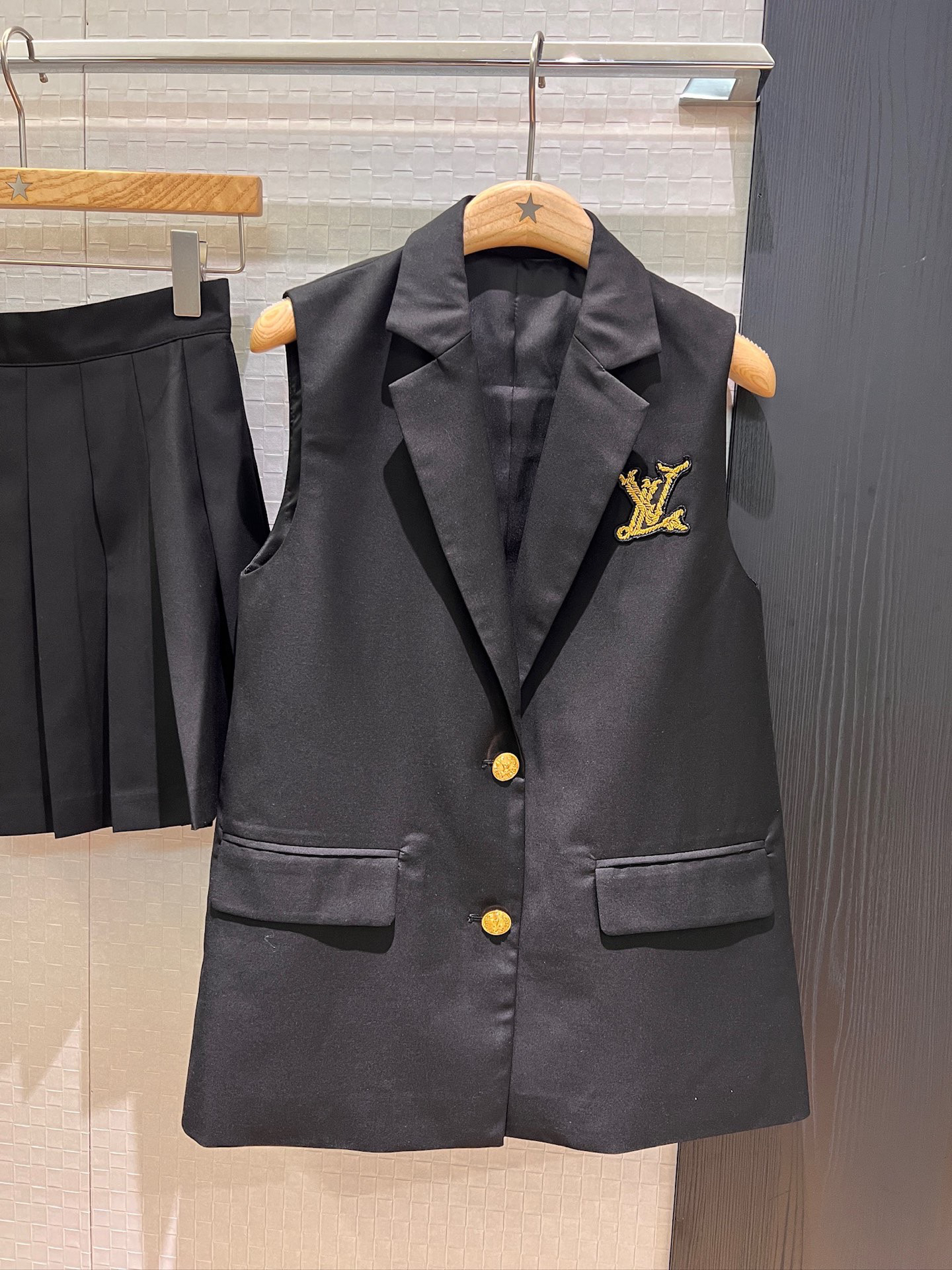 [TOP] Louis Vuitton LV Vest + Skirt Set - 2 Color