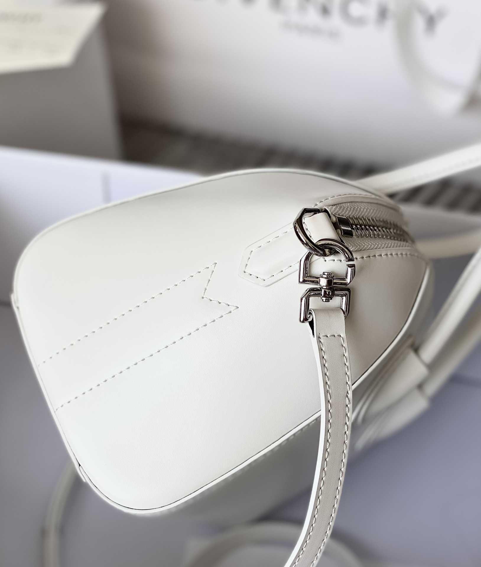 [TOP] GIVENCHY Antigona Tote Bag 23*19*13 cm - White