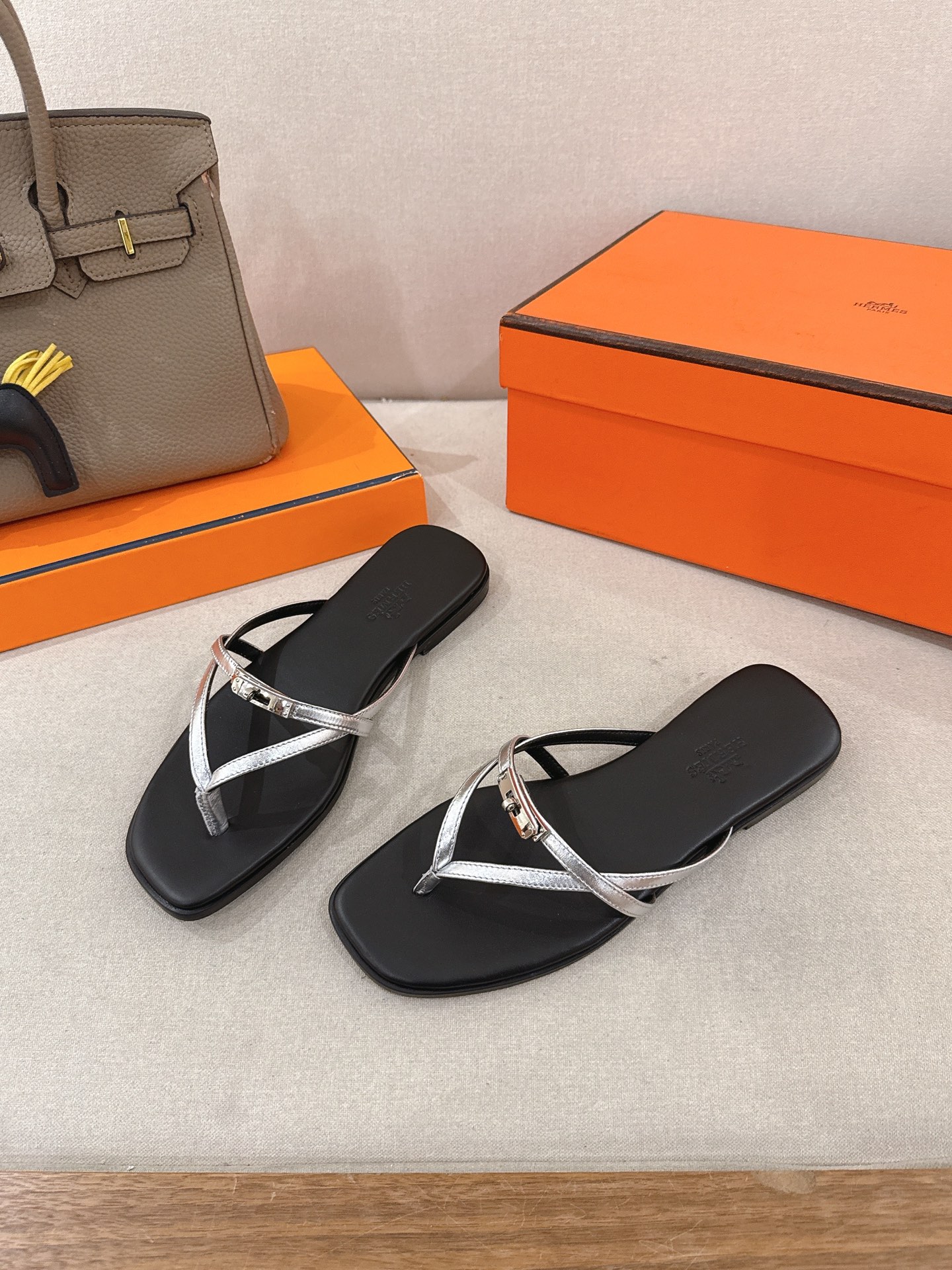 [TOP] HERMES Miss Sandals - 18 Colors