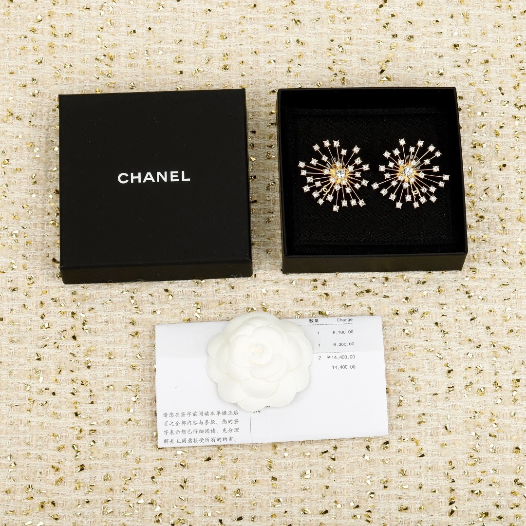 [TOP] CHANEL Earrings - Gold