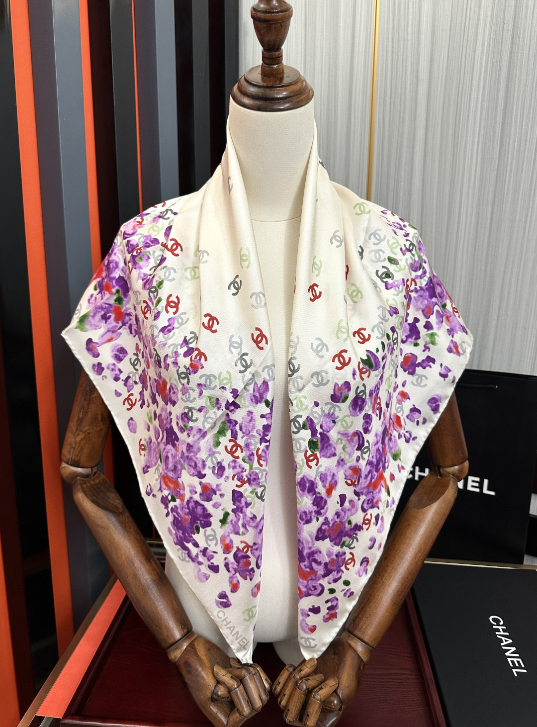 [TOP] CHANEL Silk Scarf 90 x 90 cm - Beige - 711 Luxury