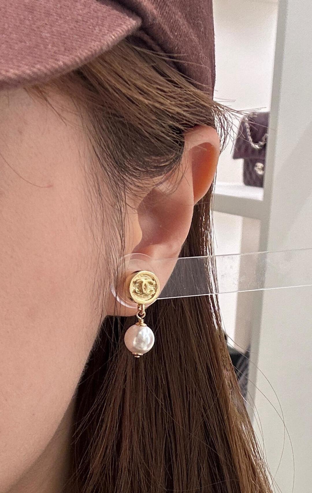 [TOP] CHANEL Earrings - Gold