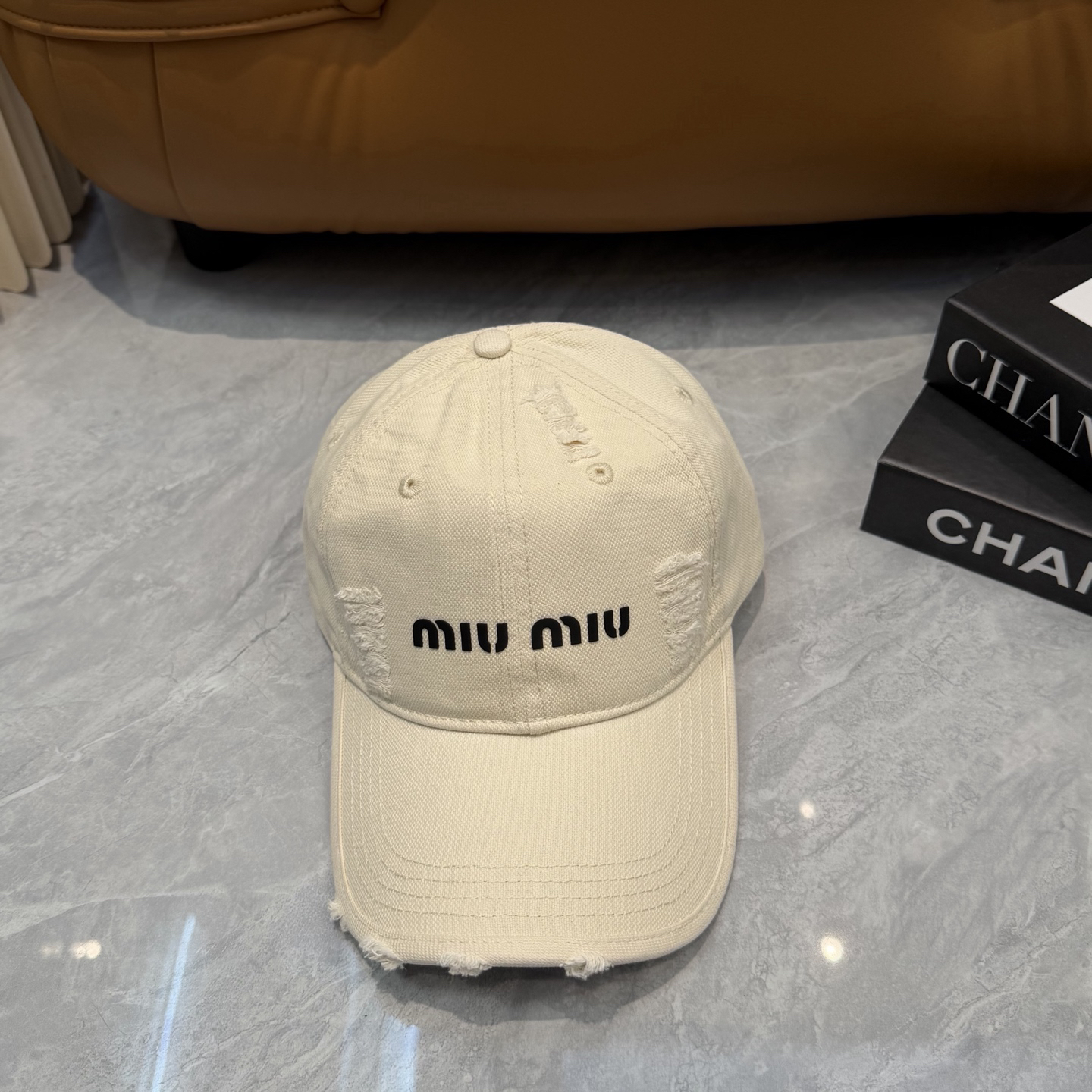 [TOP] Miu Miu Hat - Beige - 711 Luxury