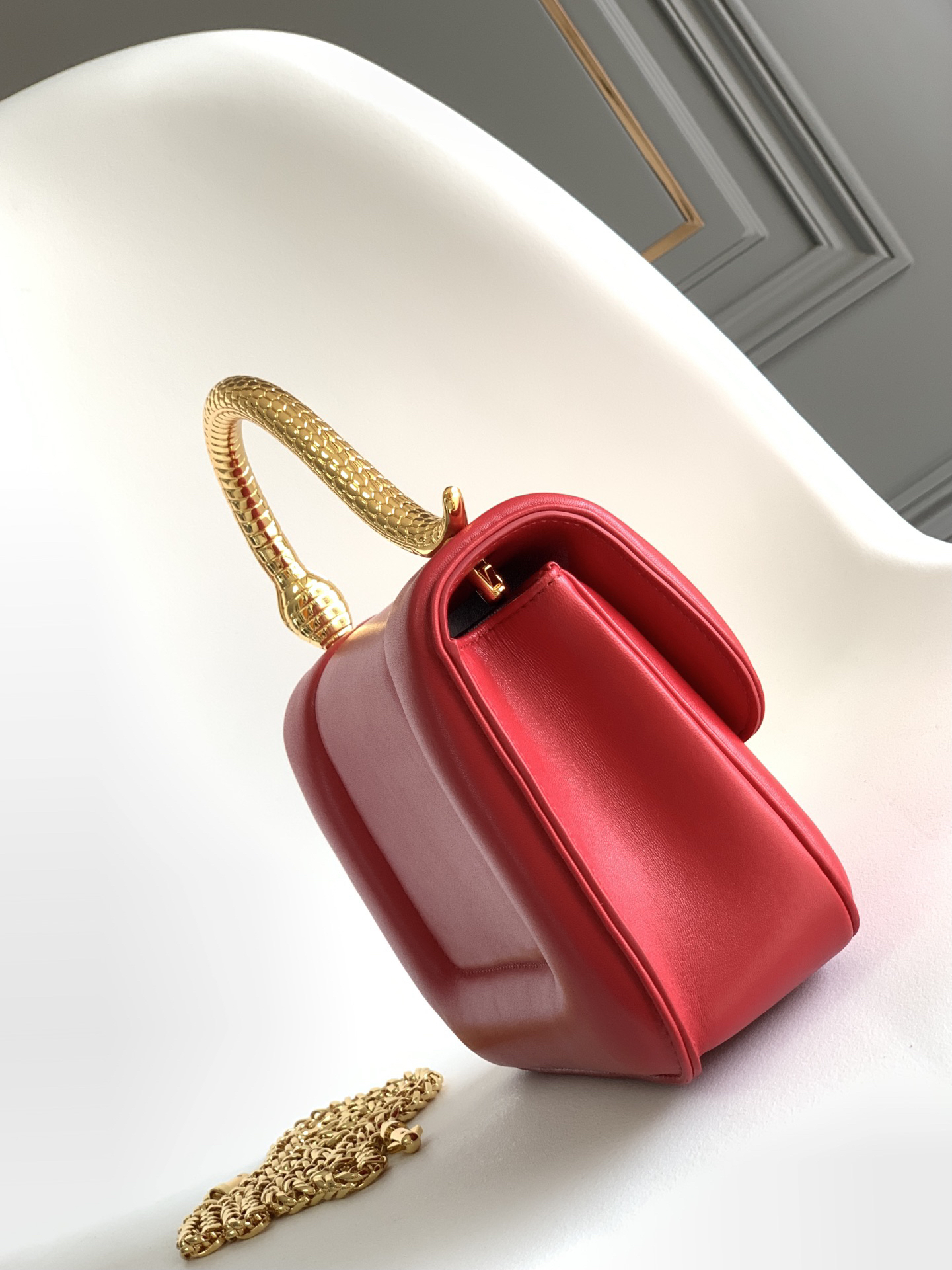 [TOP] BVLGARI Bag Lambskin 19.2x15x6cm - Red - 711 Luxury