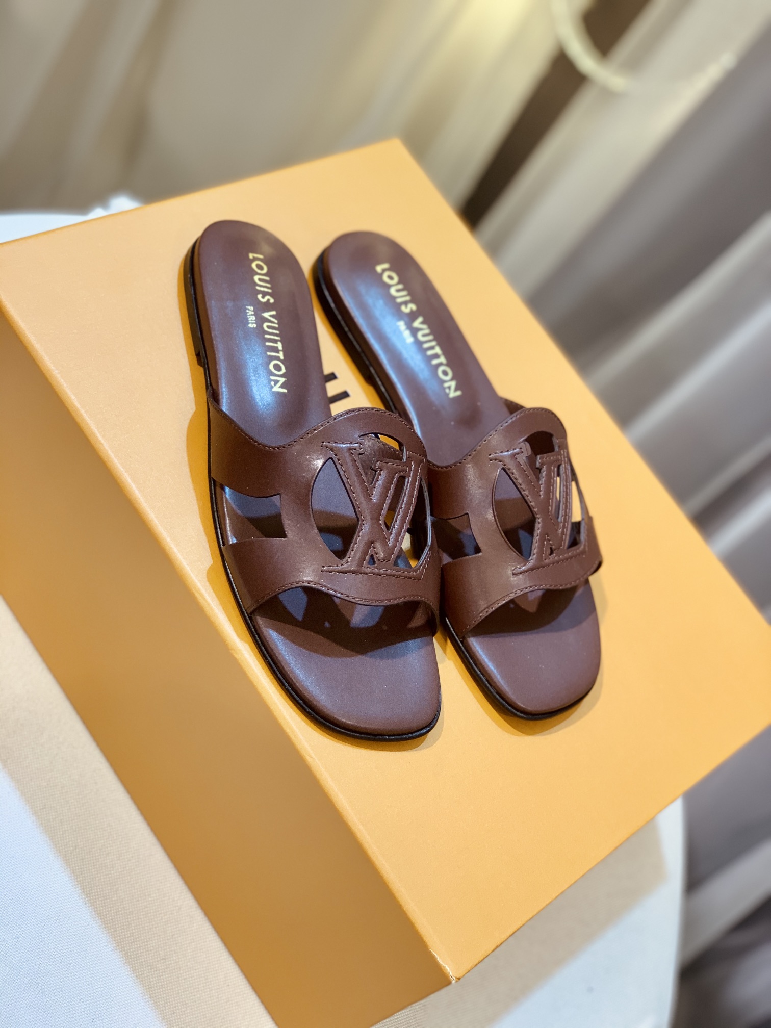 [TOP] Louis Vuitton LV Slippers - Brown - 711 Luxury