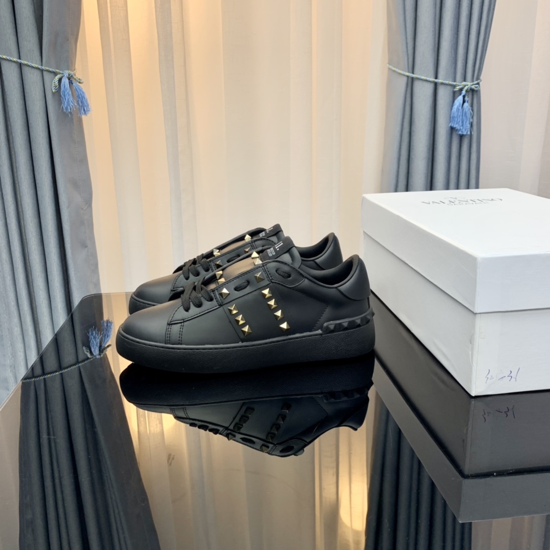 [TOP] VALENTINO Sneaker  - Black - 711 Luxury