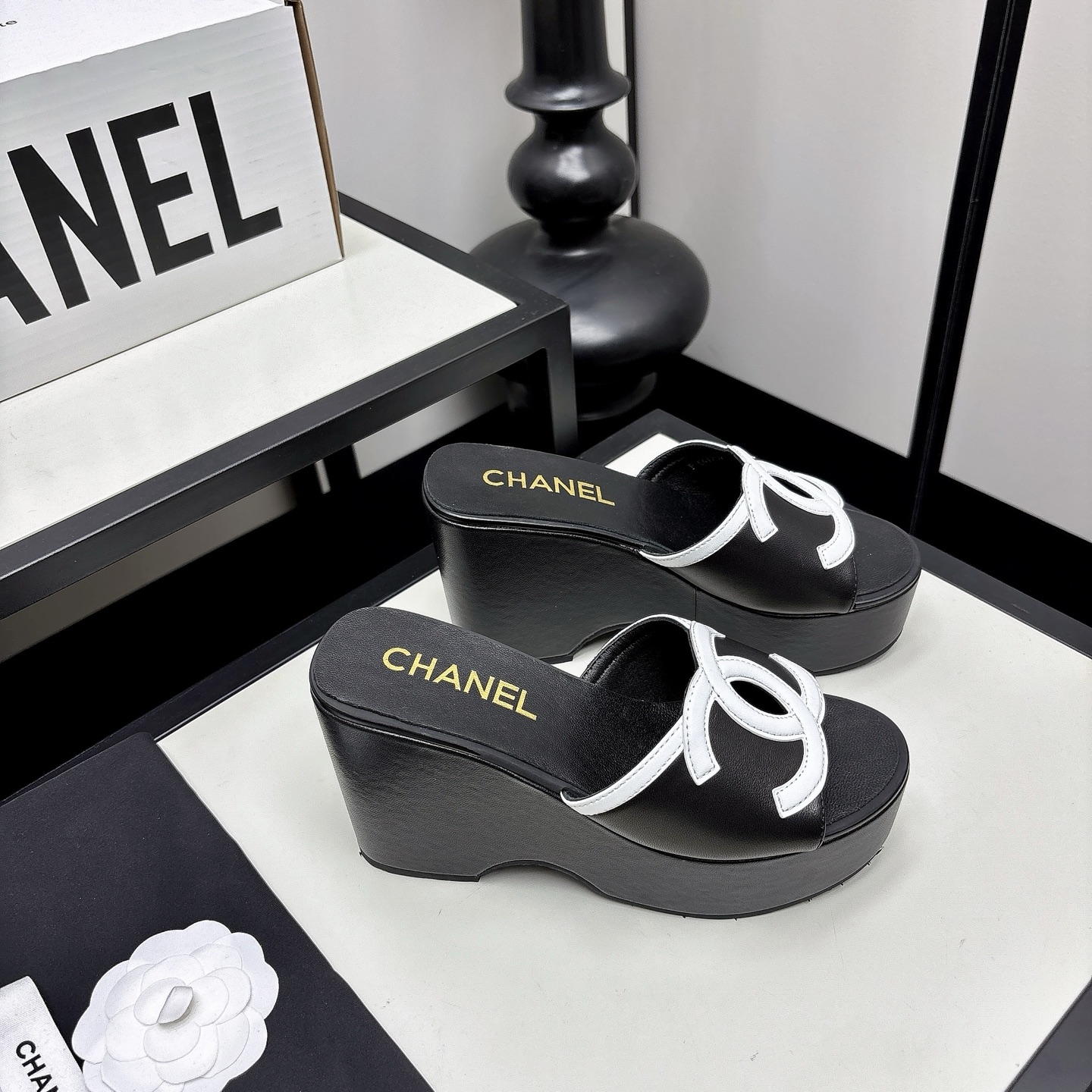 [TOP] CHANEL Slippers - Black - 711 Luxury