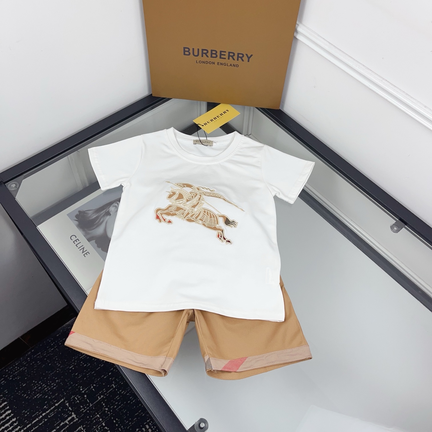 Burberry Unisex Kids White Embroidered Equestrian Knight Short Sleeve T-Shirt & Khaki Check Trim Shorts 2 Piece Boys Girls Summer Set Sizes 100-140
