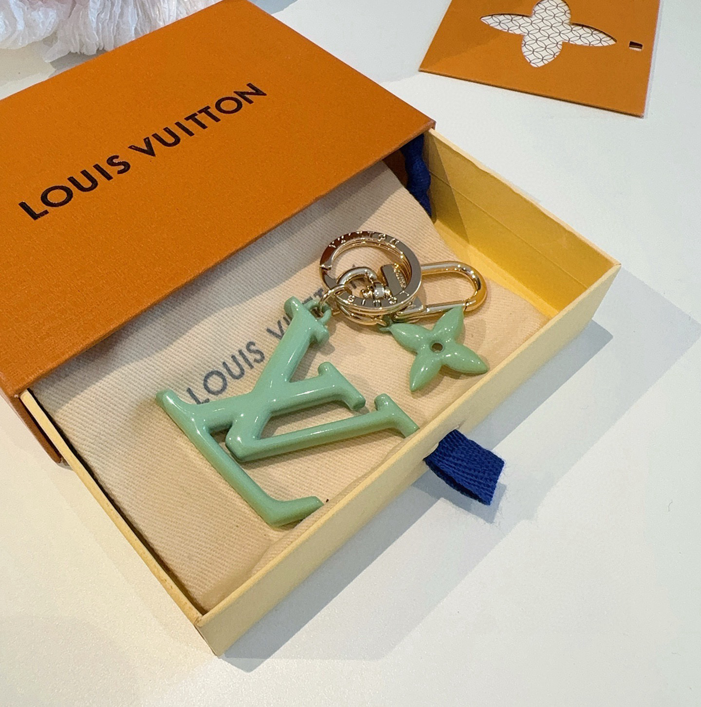 [TOP] Louis Vuitton LV Keychain - Green - 711 Luxury