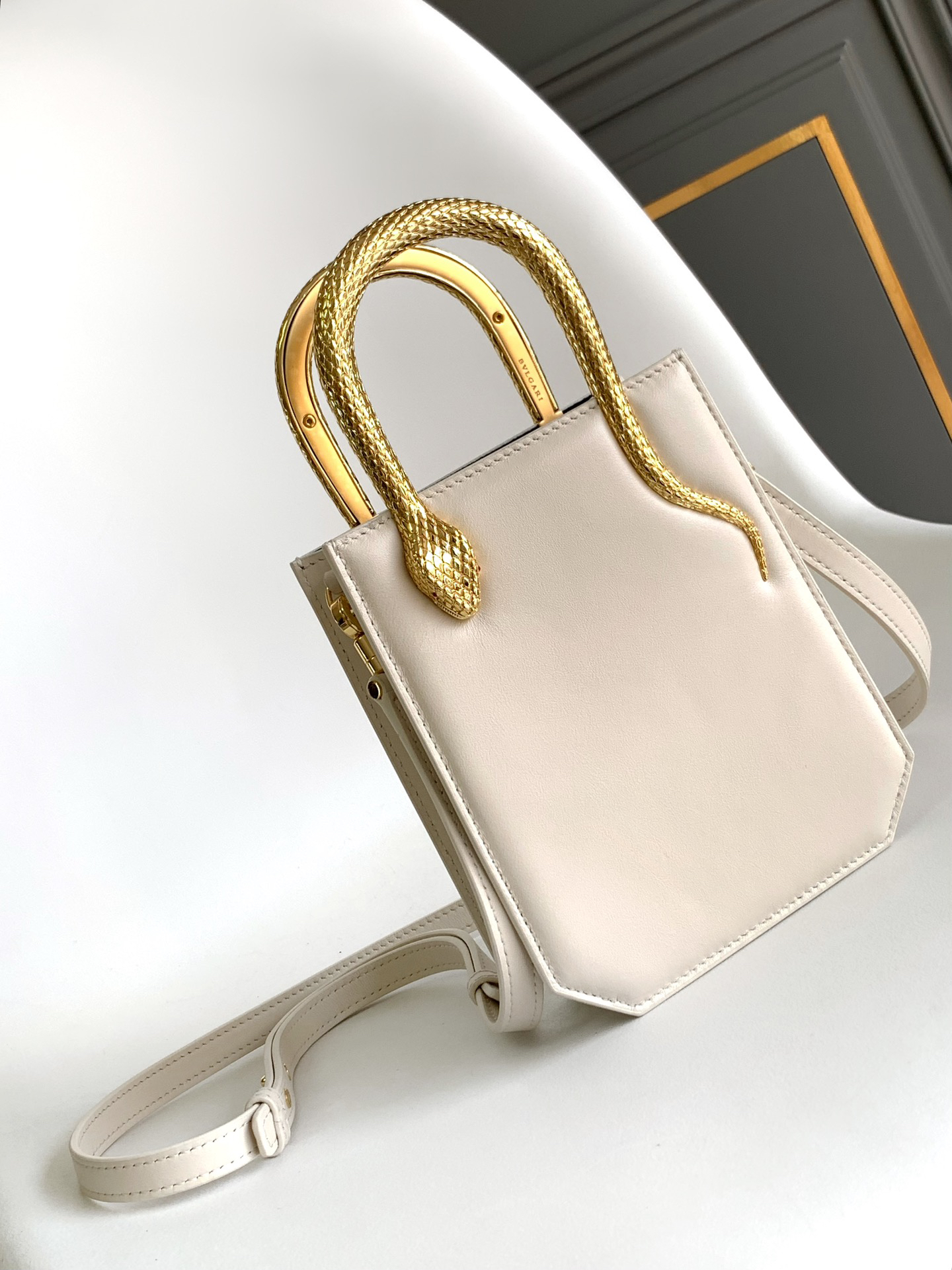[TOP] BVLGARI Serpenti Mini Tote Bag Calfskin 13x17.5x5.5cm - White - 711 Luxury