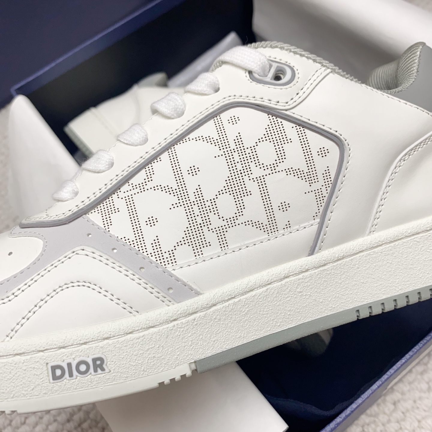[TOP] Christian Dior  Men's Sneakers - White